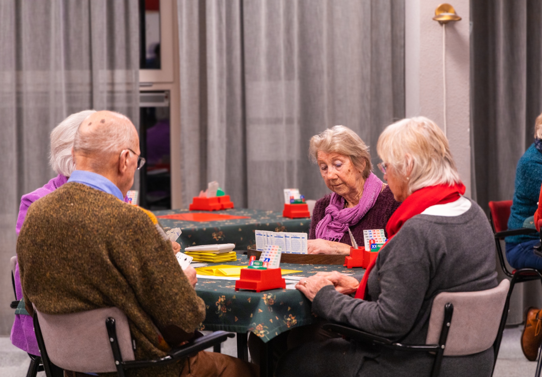 Sfeerbeeld van een clubavond bij Bridgeclub Fumez Pas